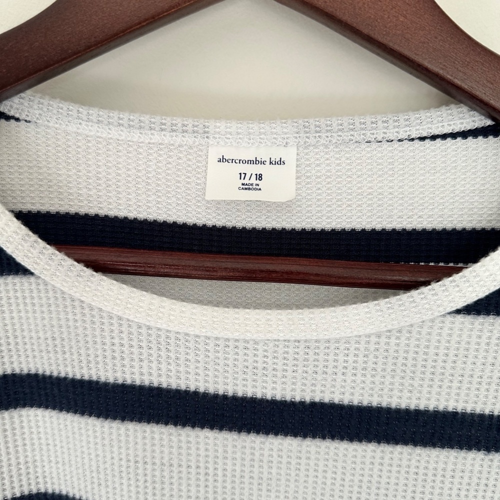 Abercrombie Kids Girls Blue & White Waffle Long Sleeve Shirt - Picture 2 of 4